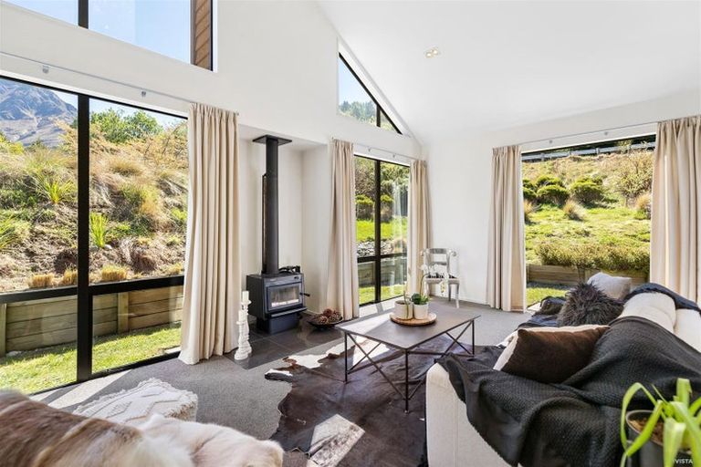 Photo of property in 16 Harrys Close, Arthurs Point, Queenstown, 9371