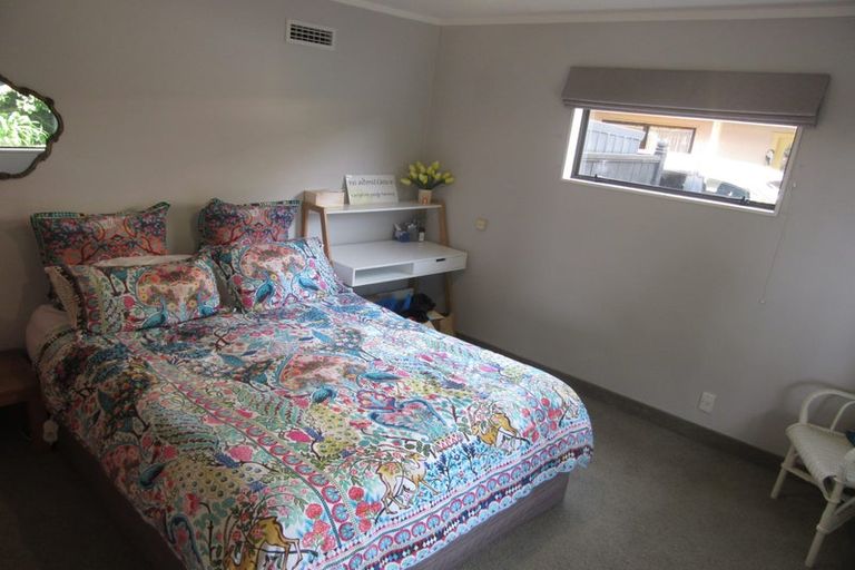 Photo of property in 2a Maungaraki Road, Korokoro, Lower Hutt, 5012