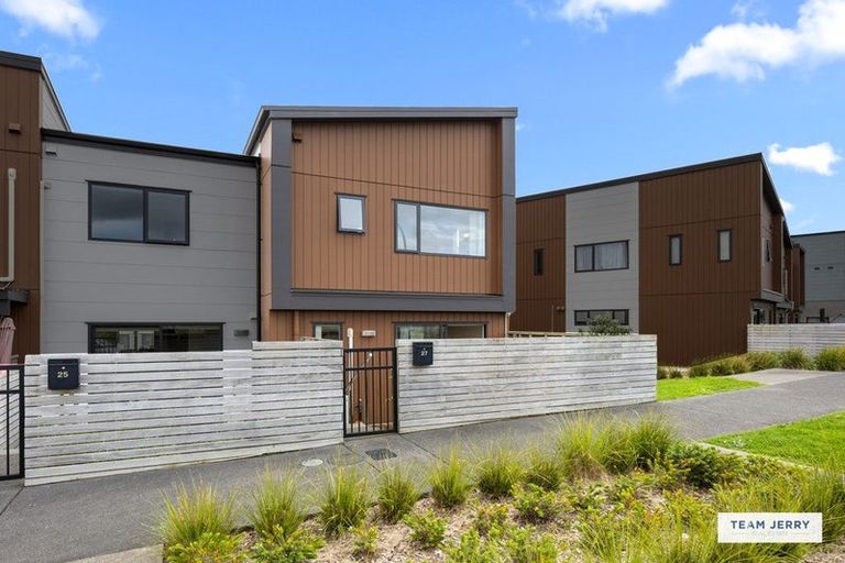 Photo of property in 27 Sun Orchid Avenue, Wiri, Auckland, 2104