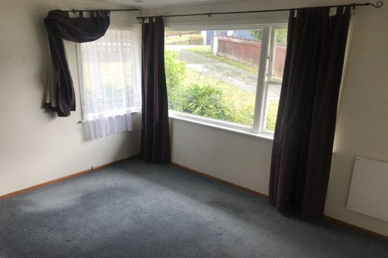 Photo of property in 16 Diane Grove, Paparangi, Wellington, 6037