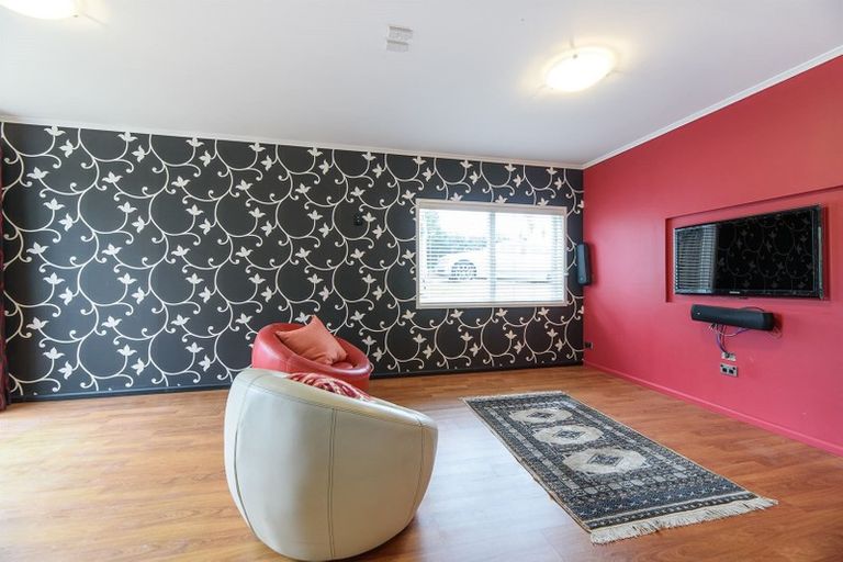 Photo of property in 6 Ravenwood Drive, Forrest Hill, Auckland, 0620