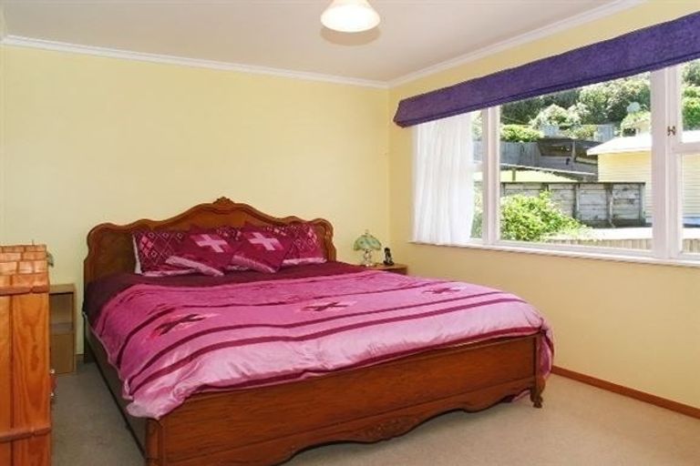 Photo of property in 11 Tui Terrace, Tawa, Wellington, 5028