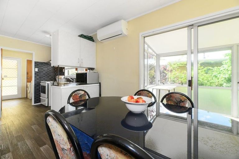 Photo of property in 37 Rosewarne Crescent, Glendene, Auckland, 0602