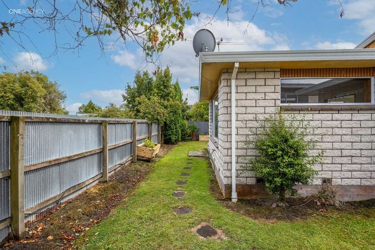 Photo of property in 2/11 Momorangi Crescent, Redwood, Christchurch, 8051
