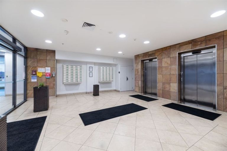 Photo of property in Kiwi On Queen Apartments, 604/421 Queen Street, Auckland Central, Auckland, 1010