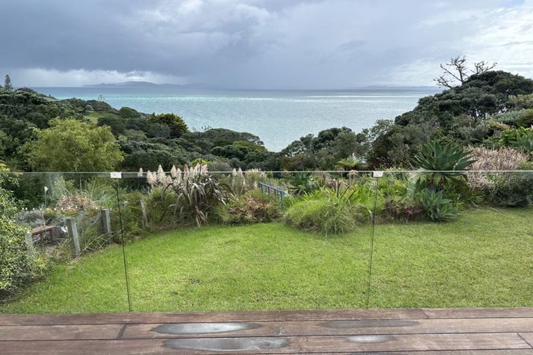Photo of property in 1446 Whangaparaoa Road, Army Bay, Whangaparaoa, 0930