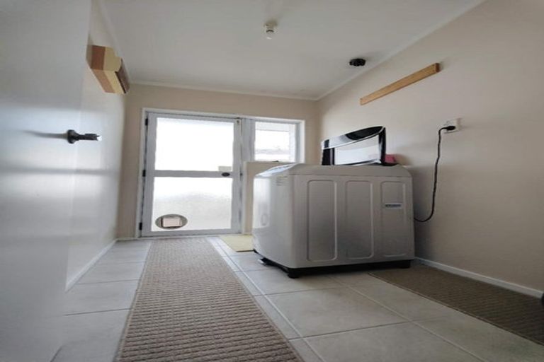 Photo of property in 72 Granville Drive, Massey, Auckland, 0614