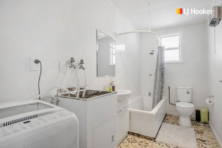 Photo of property in 23 Royal Crescent, Saint Kilda, Dunedin, 9012