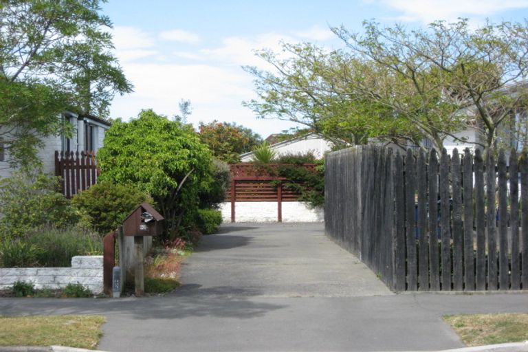 Photo of property in 92b Royal Park Drive, Parklands, Christchurch, 8083