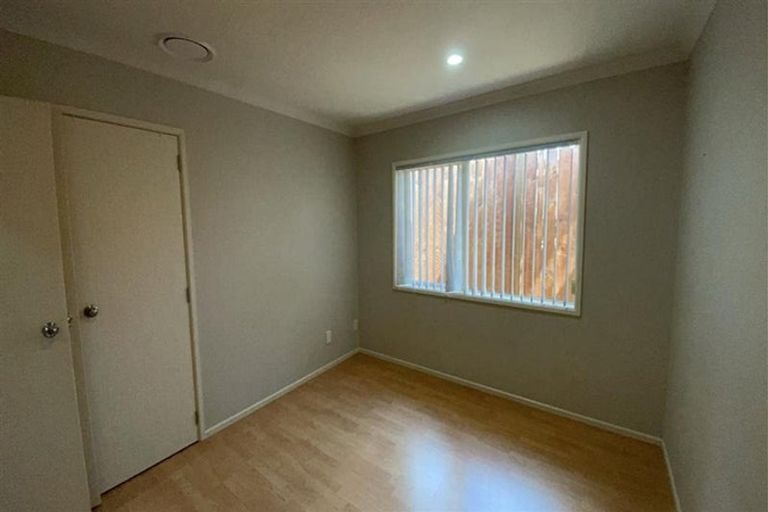 Photo of property in 18 Corrofin Drive, East Tamaki, Auckland, 2013