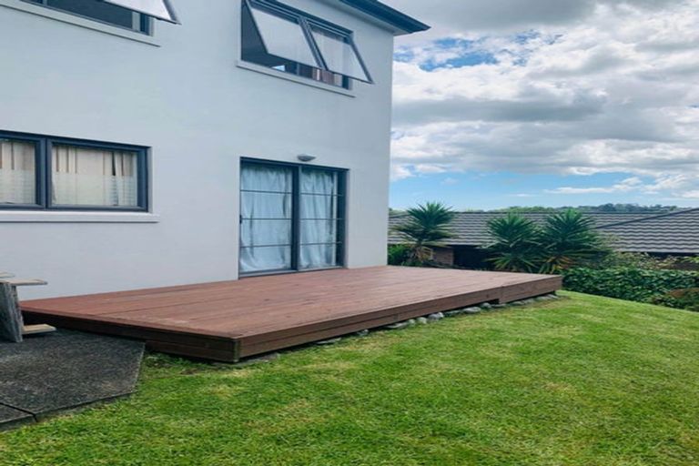 Photo of property in 2/890 East Coast Road, Northcross, Auckland, 0630