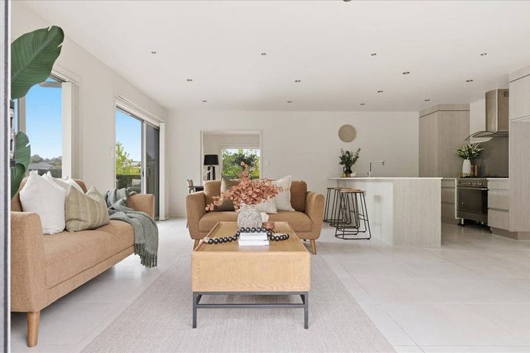 Photo of property in 11 Southill Way, Pyes Pa, Tauranga, 3112