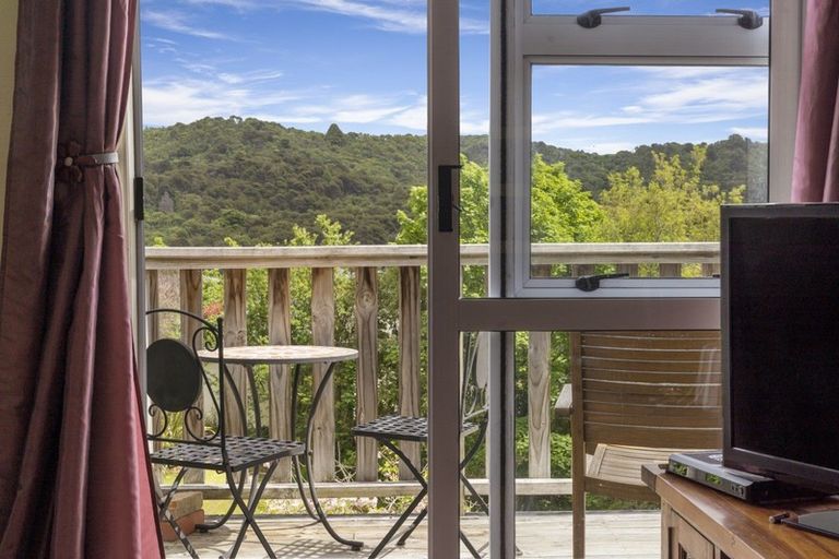 Photo of property in 92 Milton Terrace, Picton, 7220