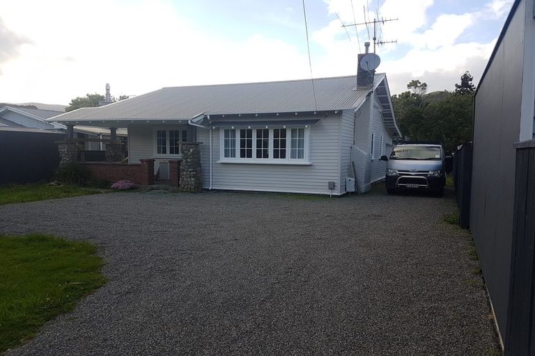 Photo of property in 15 Seddon Street, Wallaceville, Upper Hutt, 5018