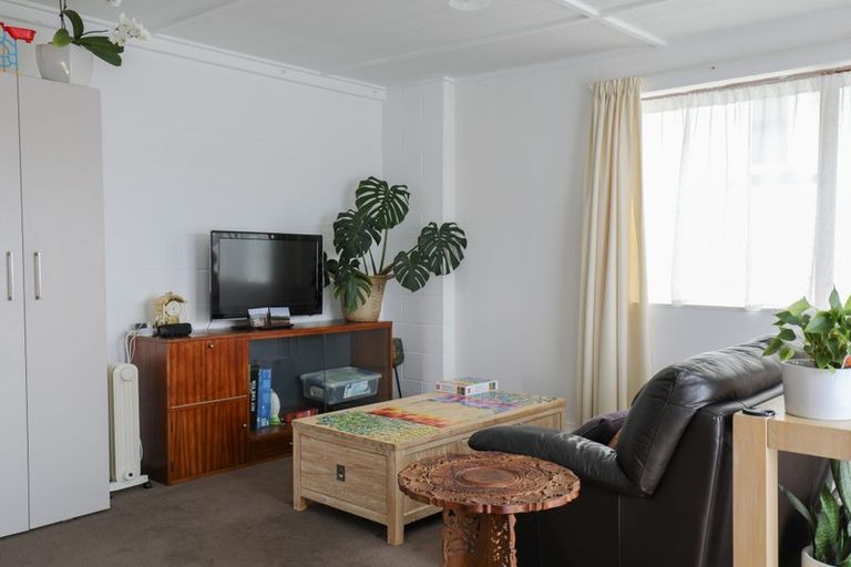 Photo of property in 116 Woodglen Road, Glen Eden, Auckland, 0602