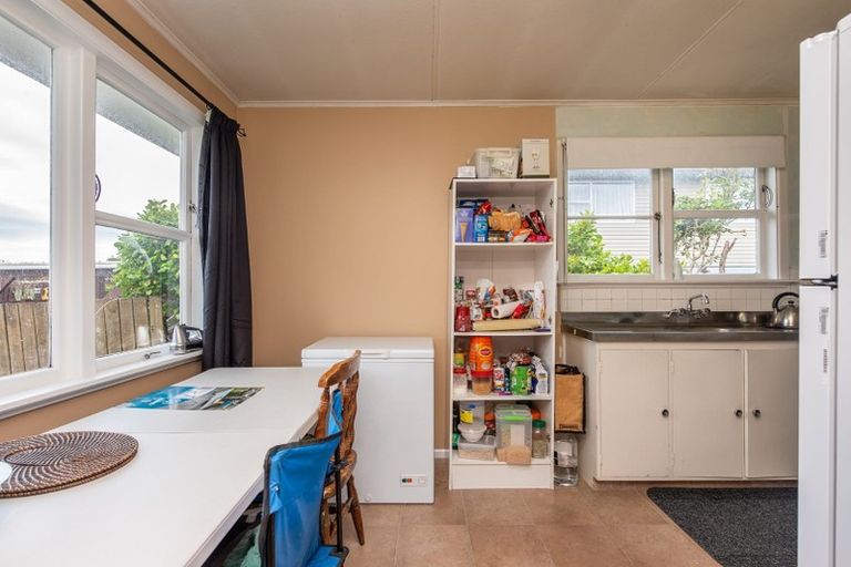 Photo of property in 26 Link Road, Newlands, Wellington, 6037