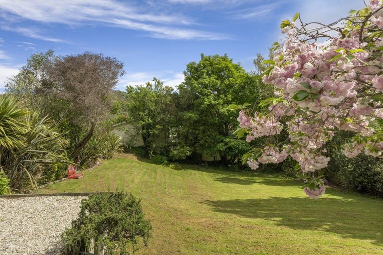 Photo of property in 92 Milton Terrace, Picton, 7220