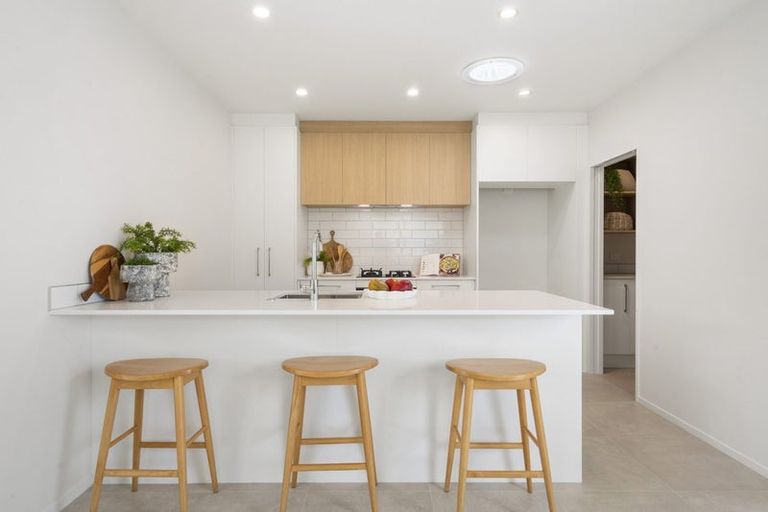 Photo of property in 55 Parkmore Drive, Rosehill, Papakura, 2113