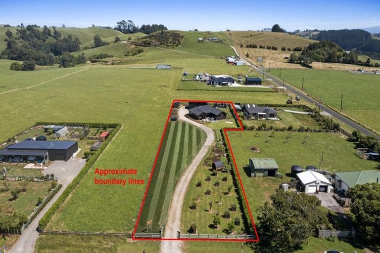 Photo of property in 8 Tikorangi Road East, Tikorangi, 4383