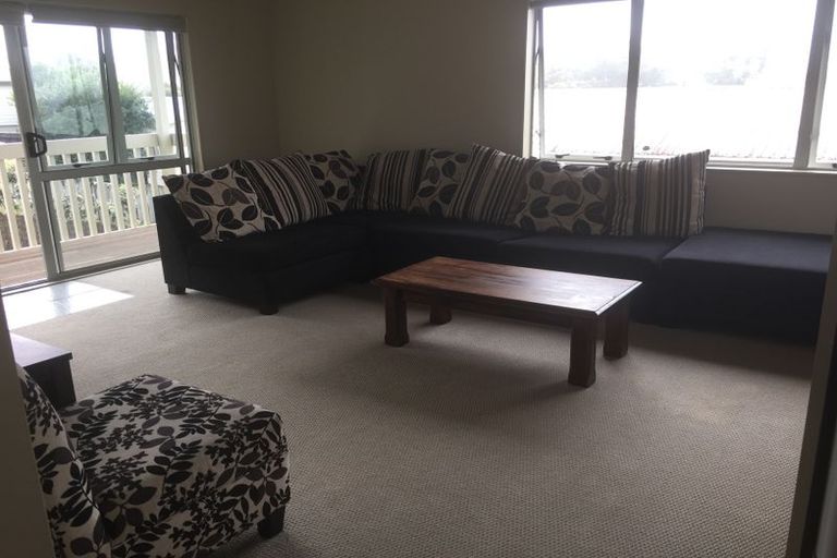 Photo of property in 2/36 Elizabeth Drive, West Harbour, Auckland, 0618
