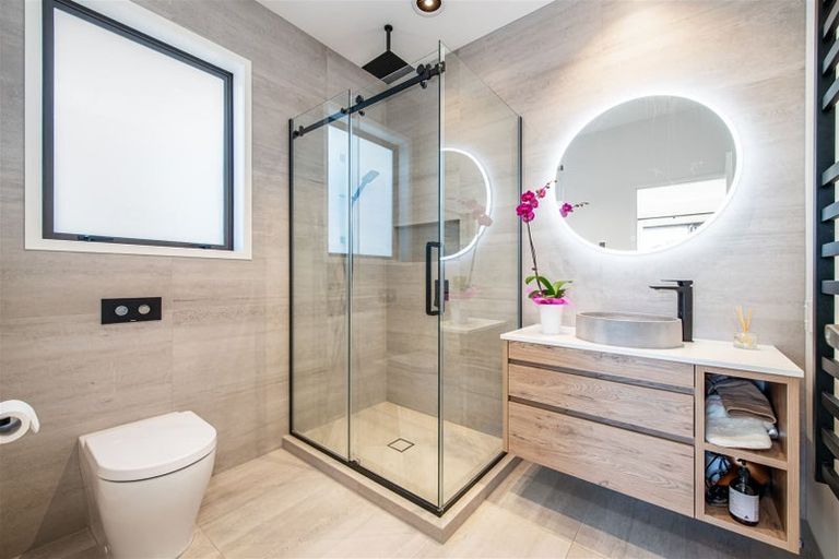 Photo of property in 3 Stow Place, Henderson, Auckland, 0612