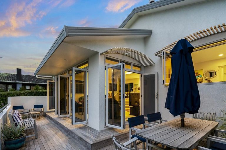 Photo of property in 17a Beach Road, Manly, Whangaparaoa, 0930