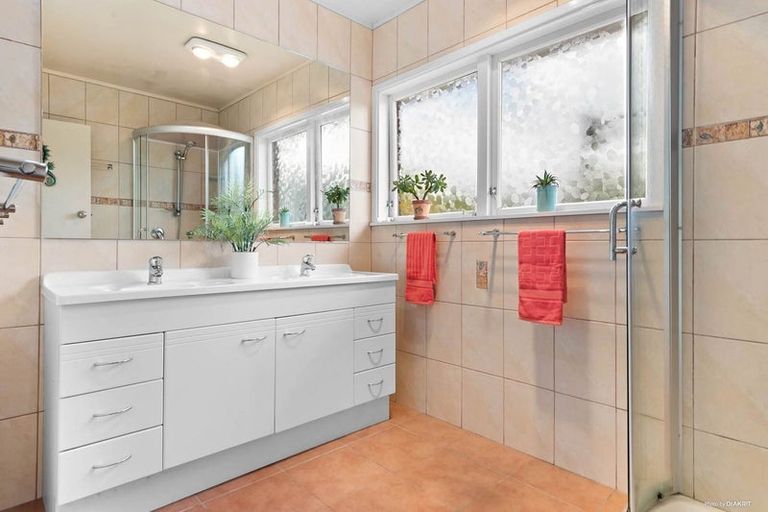 Photo of property in 151 Gossamer Drive, Pakuranga Heights, Auckland, 2010