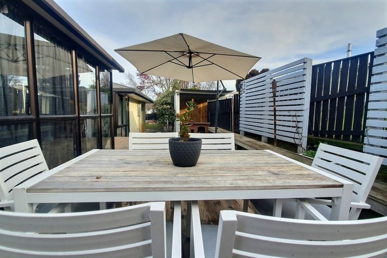 Photo of property in 10 Leeton Drive, Waipukurau, 4200