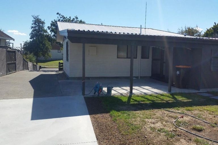 Photo of property in 60 Hillcrest Drive, Kelvin Grove, Palmerston North, 4414