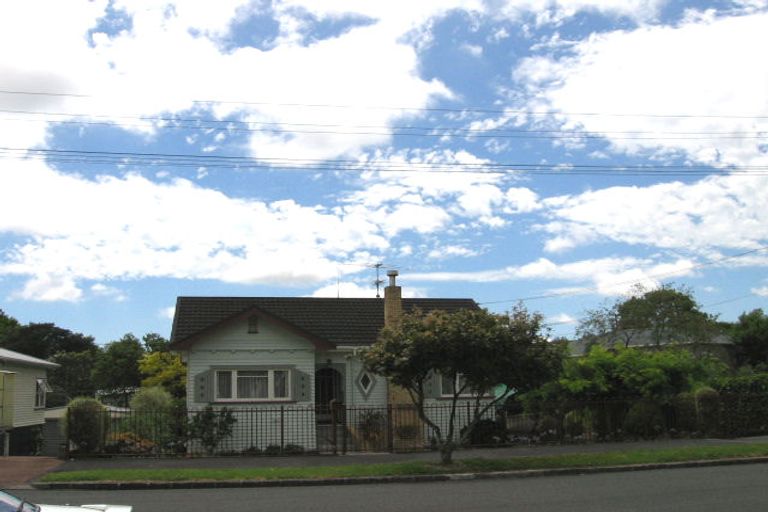 Photo of property in 17 Premier Avenue, Point Chevalier, Auckland, 1022