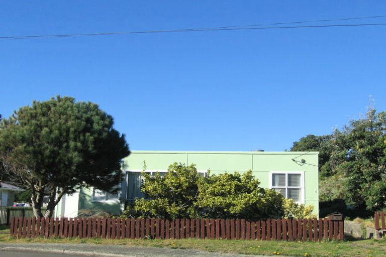 Photo of property in 2 Mahoe Street, Otaki Beach, Otaki, 5512