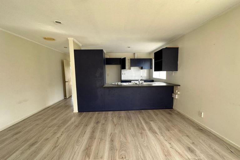 Photo of property in 32 Frank Bunce Grove, Flat Bush, Auckland, 2019