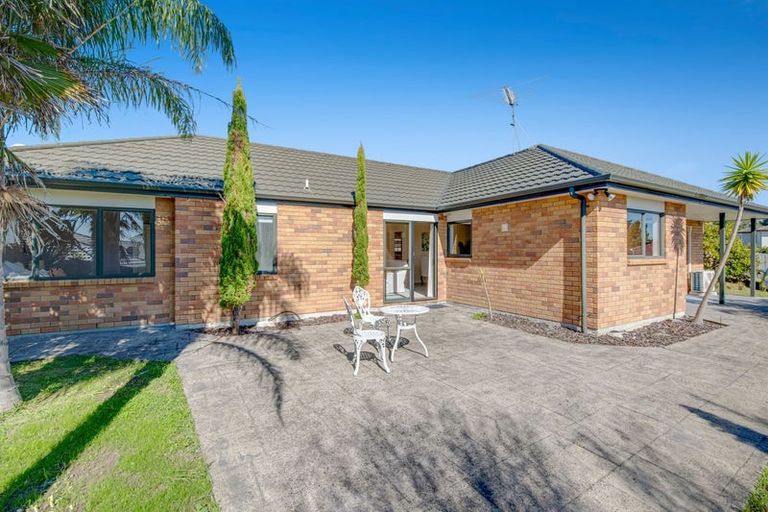 Photo of property in 19 Black Teal Close, Unsworth Heights, Auckland, 0632