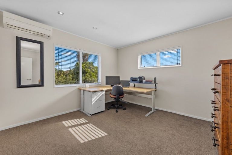 Photo of property in 16 Chippewa Place, Conifer Grove, Takanini, 2112