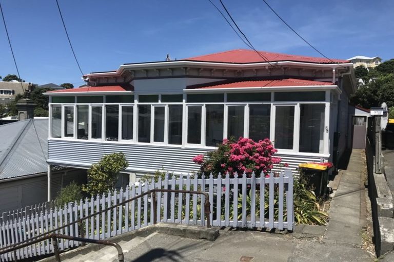 Photo of property in 35 Hankey Street, Mount Cook, Wellington, 6011