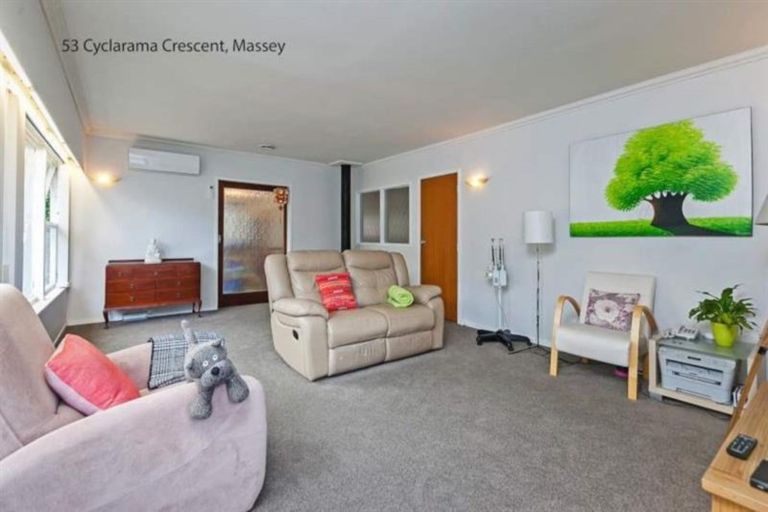 Photo of property in 53 Cyclarama Crescent, Massey, Auckland, 0614