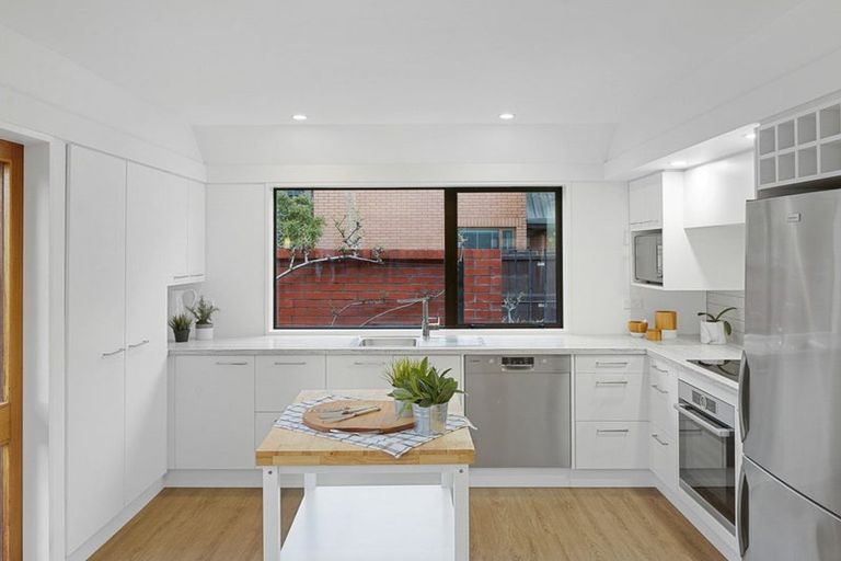 Photo of property in 10 Thurlestone Place, Burnside, Christchurch, 8053