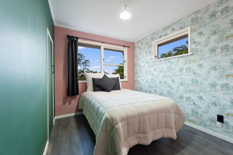 Photo of property in 16 Thornlow Street, Glendene, Auckland, 0602