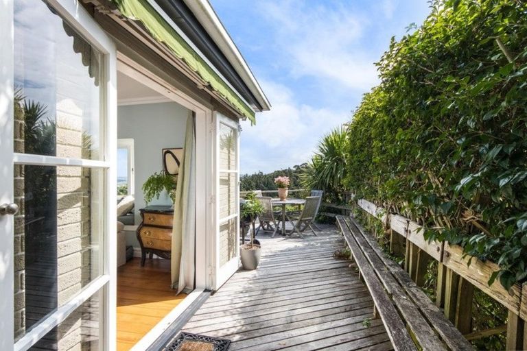 Photo of property in 21 Island Bay Road, Beach Haven, Auckland, 0626