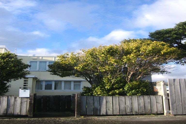 Photo of property in 17 Cambridge Terrace, Waiwhetu, Lower Hutt, 5010