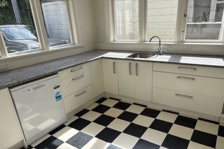 Photo of property in 211 Grant Road, Thorndon, Wellington, 6011