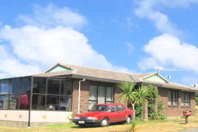 Photo of property in 35 Ashton Fitchett Drive, Brooklyn, Wellington, 6021