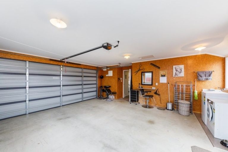 Photo of property in 4 Levi Place, Kelvin Grove, Palmerston North, 4414