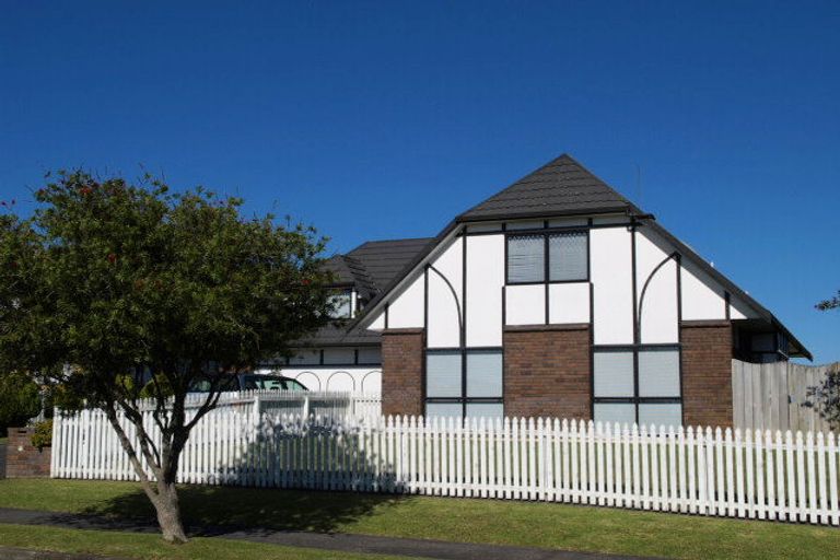 Photo of property in 30 Crescent Hills Court, Northpark, Auckland, 2013
