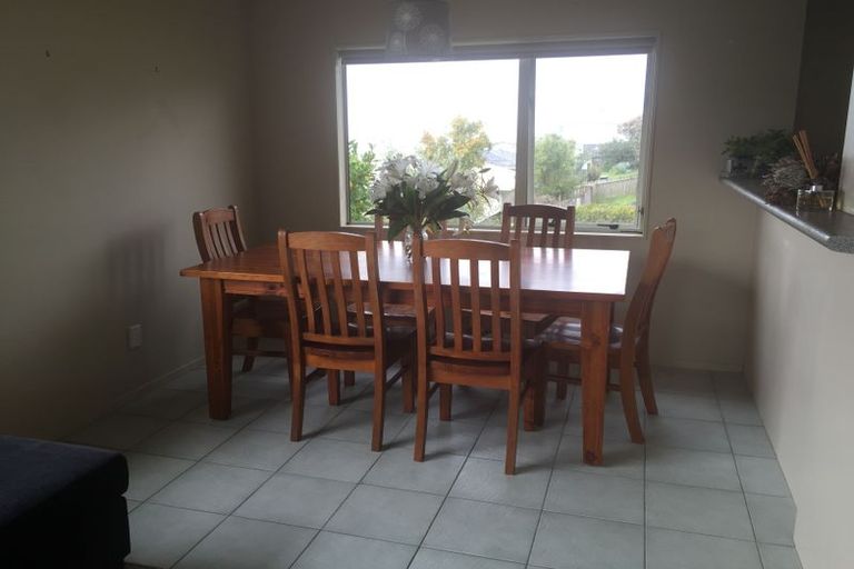 Photo of property in 2/36 Elizabeth Drive, West Harbour, Auckland, 0618