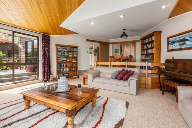 Photo of property in 14 Sailmaker Close, Whitby, Porirua, 5024