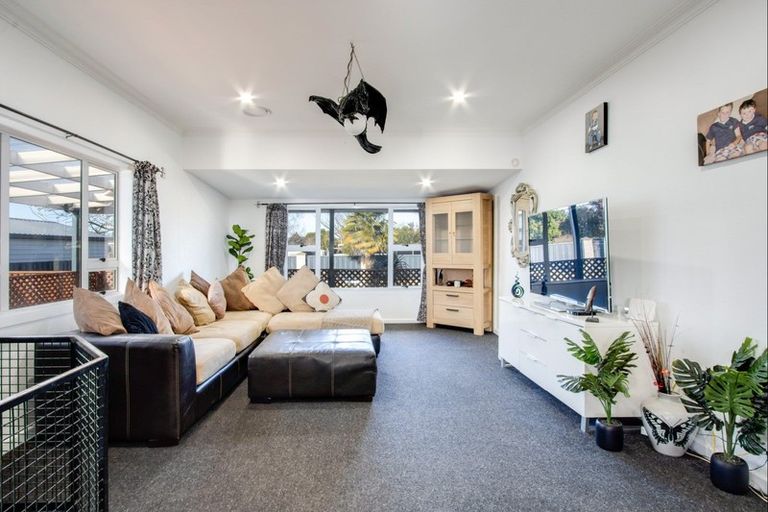 Photo of property in 12 Hinton Road, Taradale, Napier, 4112