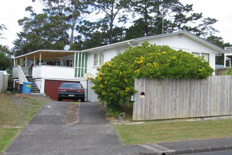 Photo of property in 23 Kirby Street, Glendene, Auckland, 0602