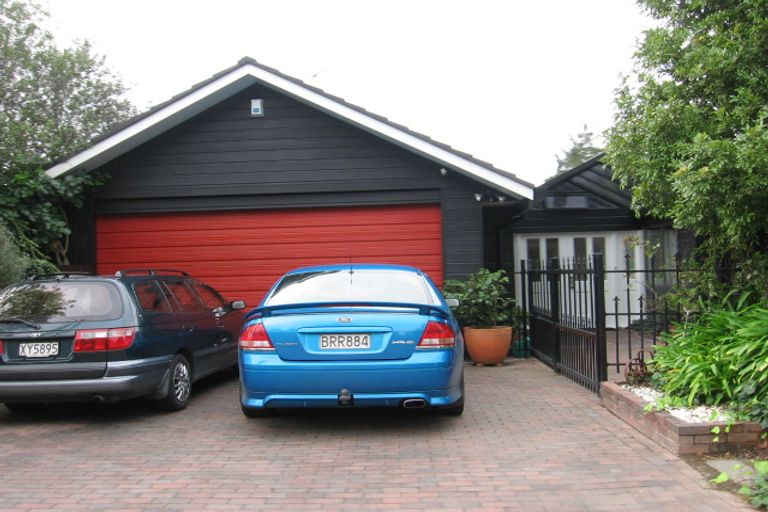 Photo of property in 76 Tauhinu Road, Greenhithe, Auckland, 0632