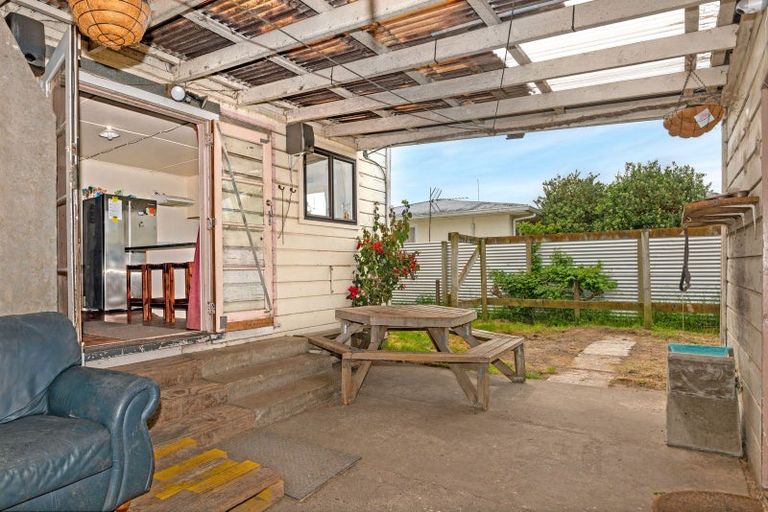 Photo of property in 8 Waverley Street, Elgin, Gisborne, 4010